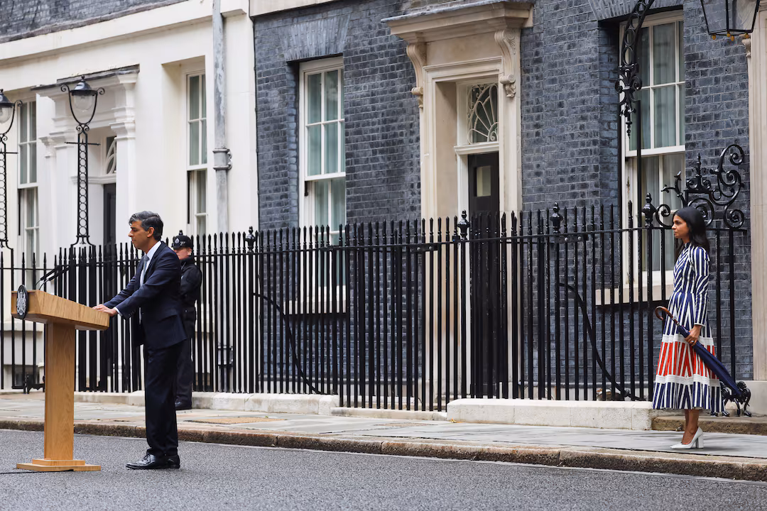 Прем'єр-міністр Великої Британії Ріші Сунак, який залишає посаду, виступає з промовою на Даунінг-стріт, номер 10, після оголошення результатів виборів, у Лондоні, Велика Британія, 5 липня 2024 року